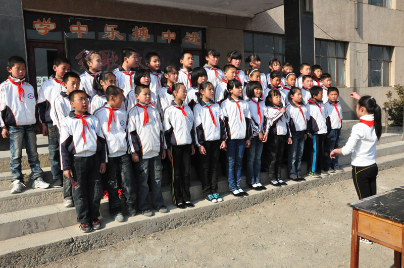 曹妃甸区：一农场小学展开“红歌大家唱”活动